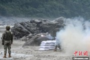 禽兽为邻西藏军区某部高原峡谷实弹射击 锤炼实战能力