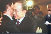 禽兽为邻李明博、朴槿惠给金文洙打气 鼓励其争取赢得韩国大选