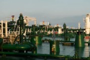 禽兽为邻国际油价周二收高 地缘政治担忧与美元走弱双重支撑